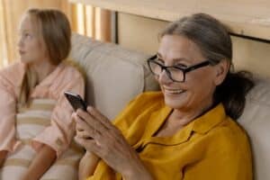 Rivoluzionare la salute rurale con lo schermo Vital Sign basato su Smartphone PPG Prendere in mano la propria salute: l'ascesa del monitoraggio dei parametri vitali tramite smartphone per le patologie croniche